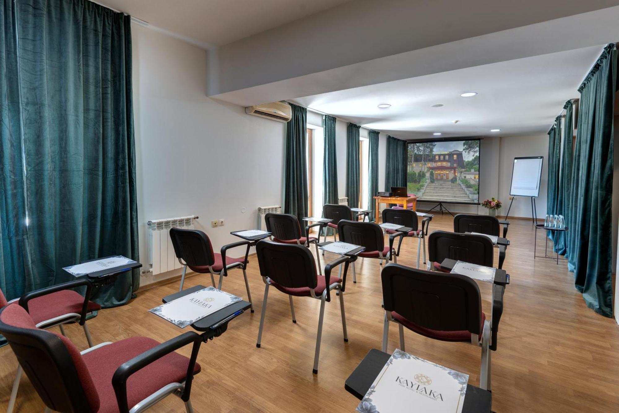פלבן Park Hotel Kaylaka מראה חיצוני תמונה