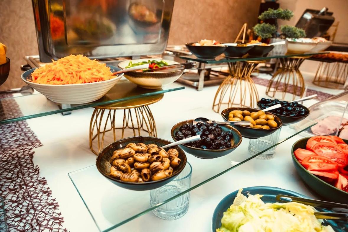 פלבן Park Hotel Kaylaka מראה חיצוני תמונה